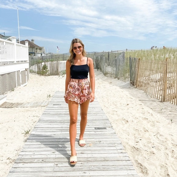 Linen Blend High Waisted Tropical Flutter Shorts - Picture 6 of 7